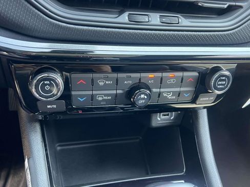 Used 2026 Jeep Compass Limited w/ Sun, Sound & Navigation Group AWD/4WD image 29