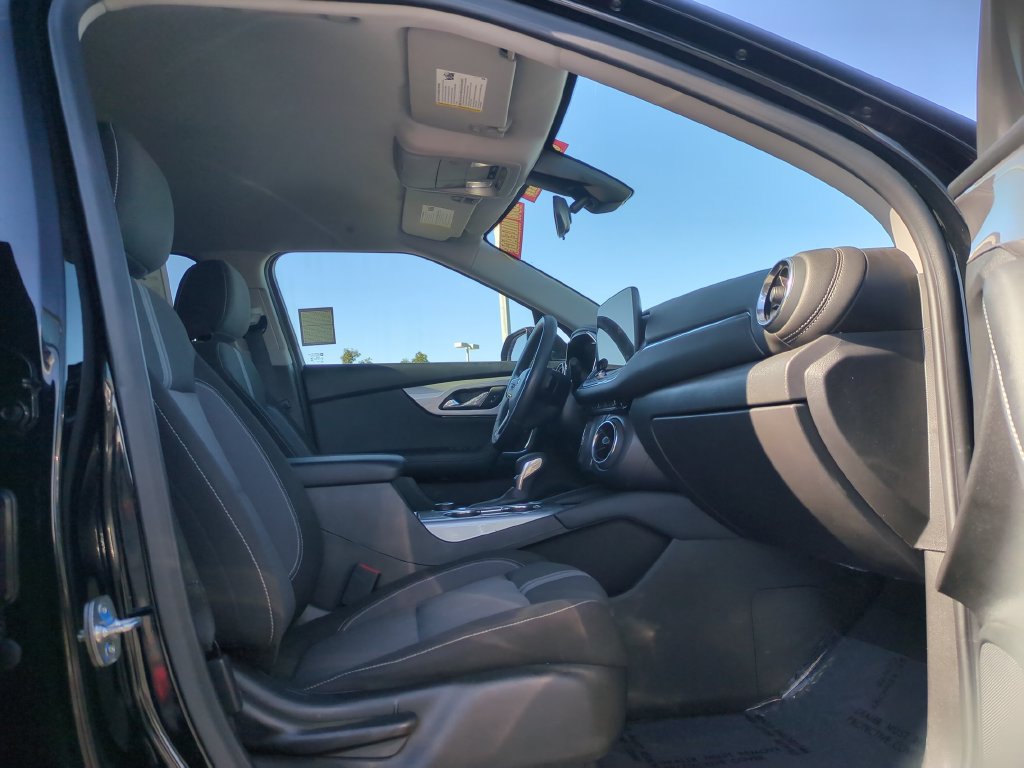 Used 2025 Chevrolet Blazer LT FWD image 11