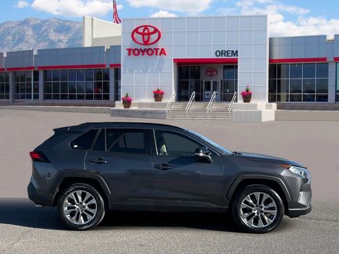 Used 2020 Toyota RAV4 XLE Premium FWD image 3
