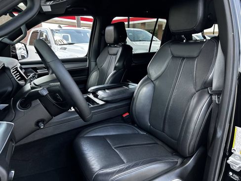 Used 2025 Jeep Wagoneer Series II AWD/4WD image 29