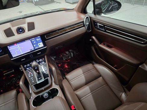 Used 2020 Porsche Cayenne Turbo image 38
