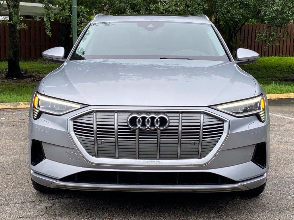 Used 2019 Audi e-tron Prestige w/ Prestige Package AWD/4WD image 2