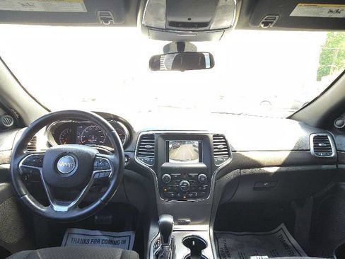 Used 2018 Jeep Grand Cherokee Laredo AWD/4WD image 15