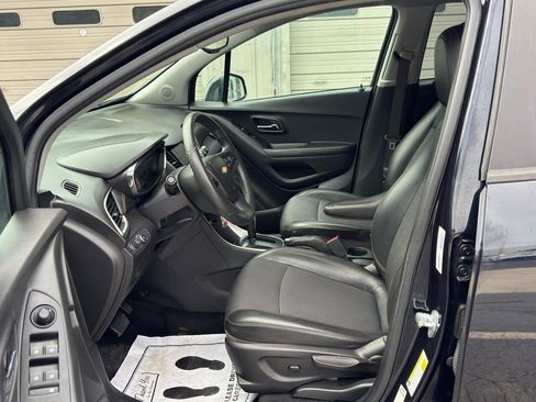 Used 2021 Chevrolet Trax LT AWD/4WD image 12