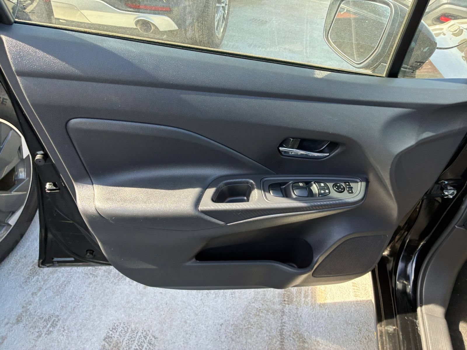 Used 2025 Nissan Versa SV FWD image 18