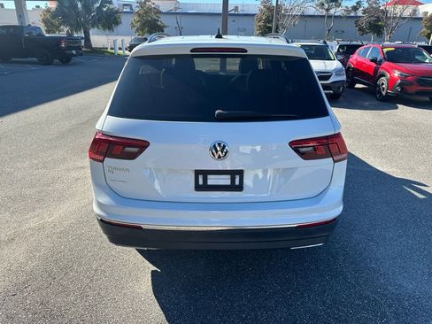 Used 2021 Volkswagen Tiguan SE w/ Panoramic Sunroof Package image 6