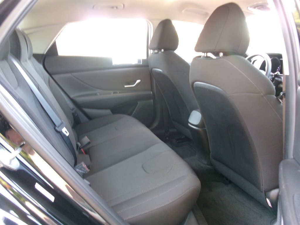 Used 2023 Hyundai Elantra SE FWD image 21