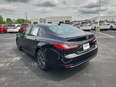 Used 2025 Toyota Camry XLE FWD image 4