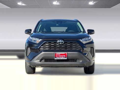 Used 2025 Toyota RAV4 XLE w/ Convenience Package image 5