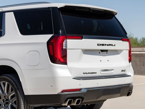Used 2025 GMC Yukon Denali Ultimate AWD/4WD image 11