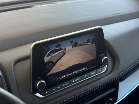 Used 2025 Nissan Rogue SV AWD/4WD image 25