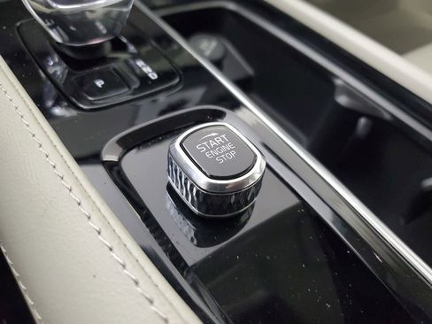 Certified 2024 Volvo XC90 T8 Ultimate w/ Lounge Package image 35