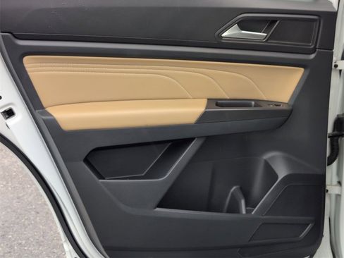 Used 2022 Volkswagen Atlas Cross Sport SEL R-Line image 23