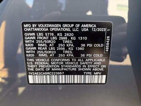 Certified 2024 Volkswagen Atlas Cross Sport SEL R-Line AWD/4WD image 39