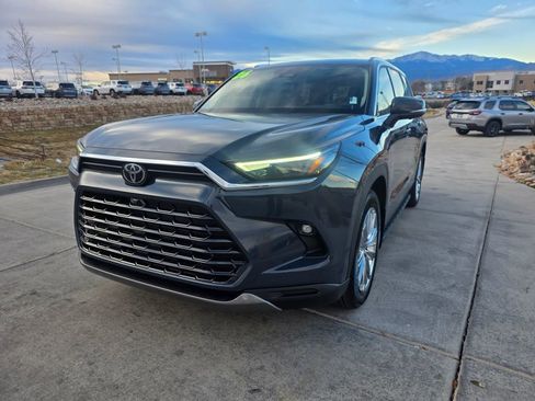 Used 2026 Toyota Grand Highlander Platinum image 3