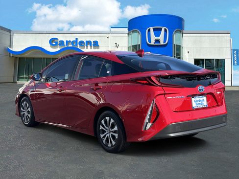 Used 2021 Toyota Prius Prime Limited FWD image 4