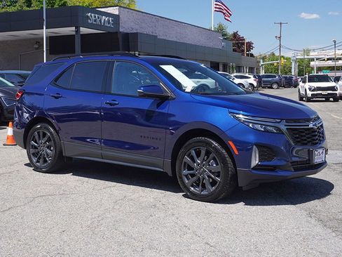 Used 2023 Chevrolet Equinox RS w/ RS Leather Package AWD/4WD image 2