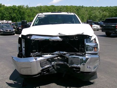 Used 2019 Chevrolet Silverado 2500 W/T AWD/4WD image 2