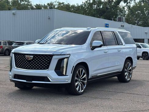 Used 2026 Cadillac Escalade ESV Luxury w/ Touring Package AWD/4WD image 32