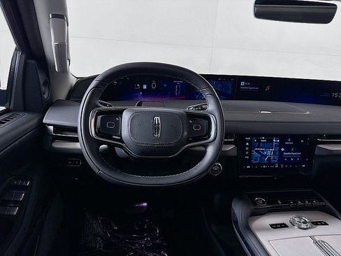 New 2025 Lincoln Navigator L Reserve image 24