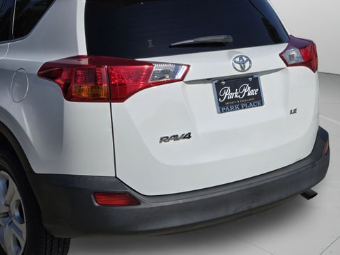 Used 2013 Toyota RAV4 LE FWD image 37