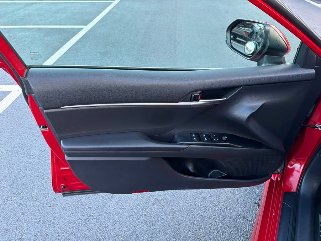 Used 2020 Toyota Camry SE FWD image 19