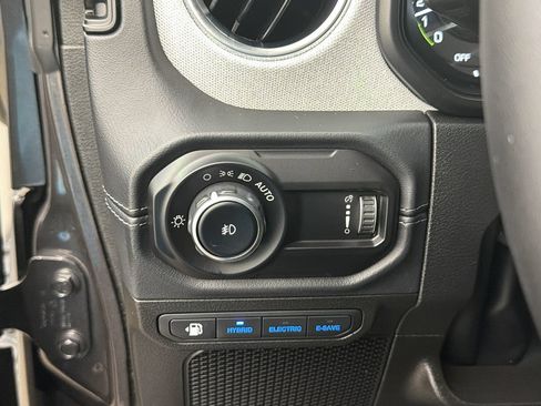 Used 2025 Jeep Wrangler Unlimited Sahara w/ Safety Group AWD/4WD image 30