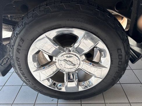 Used 2018 Chevrolet Silverado 1500 LTZ w/ LTZ Plus Package AWD/4WD image 10