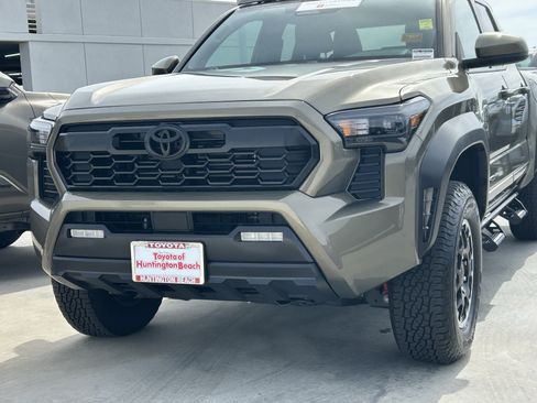 Certified 2025 Toyota Tacoma TRD Off-Road AWD/4WD image 7