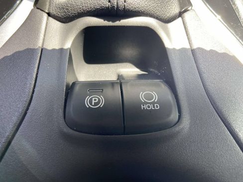 Used 2025 Toyota Corolla Cross LE FWD image 26