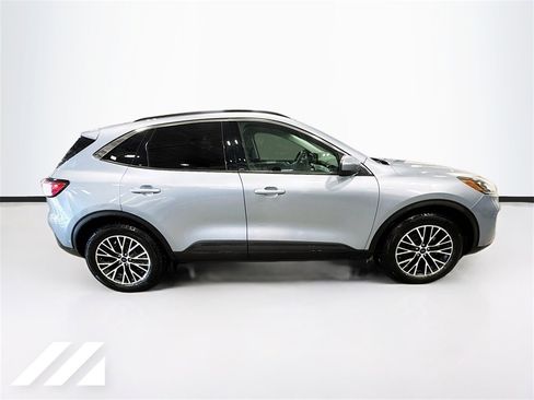 Used 2022 Ford Escape SEL w/ Technology Package image 4