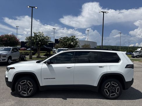 New 2026 Jeep Cherokee Laredo AWD/4WD image 4