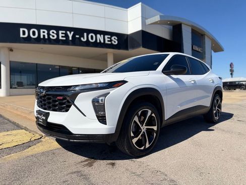 Used 2024 Chevrolet Trax RS image 1