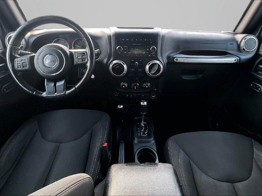 Used 2017 Jeep Wrangler Sahara w/ Connectivity Group AWD/4WD image 17