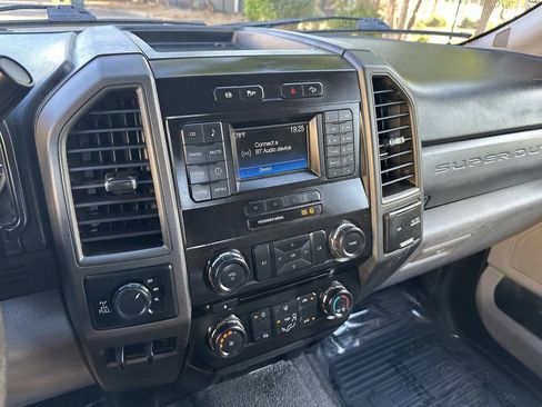 Used 2017 Ford F250 XL w/ Power Equipment Group AWD/4WD image 23