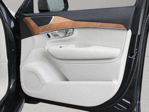 Used 2022 Volvo XC90 T5 Momentum w/ Climate Package FWD image 23