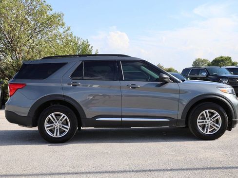 Used 2023 Ford Explorer XLT w/ Equipment Group 202A image 7