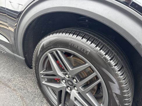 Used 2025 Ford Explorer ST-Line w/ ST-Line Street Pack image 7