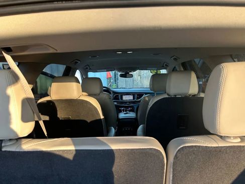 Used 2019 Buick Enclave Essence image 16