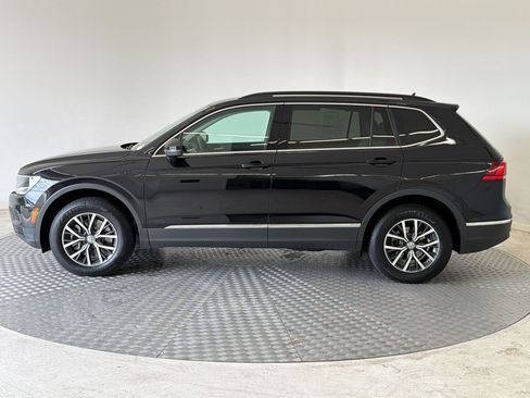 Used 2020 Volkswagen Tiguan SE AWD/4WD image 2