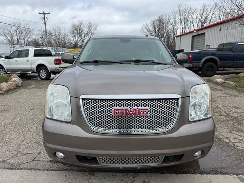 Used 2011 GMC Yukon Denali image 2