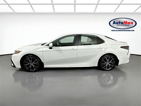 Used 2024 Toyota Camry SE image 9