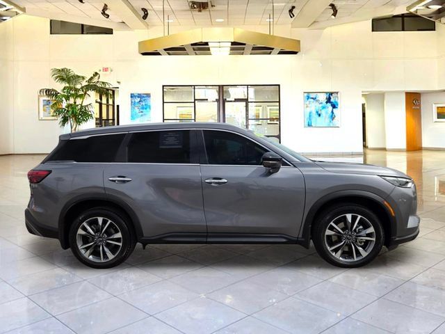 Used 2023 INFINITI QX60 Luxe w/ Cargo Package FWD image 4