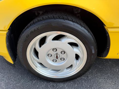 Used 1992 Chevrolet Corvette Coupe RWD image 16