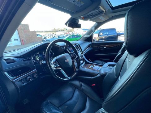 Used 2020 Cadillac Escalade Luxury AWD/4WD image 11