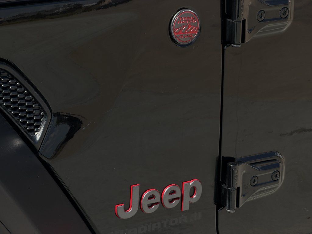 Used 2025 Jeep Gladiator Rubicon AWD/4WD image 10