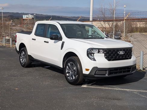 New 2026 Ford Maverick XLT w/ XLT Luxury Package FWD image 3