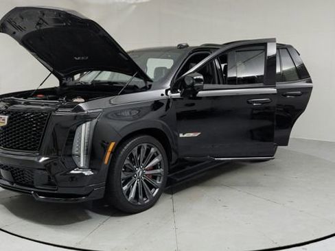 Certified 2025 Cadillac Escalade V image 9