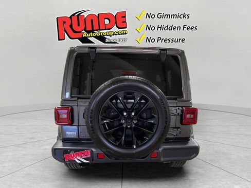 Used 2025 Jeep Wrangler Unlimited Sahara AWD/4WD image 5