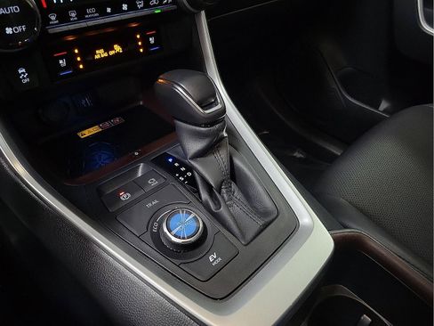 Used 2024 Toyota RAV4 Limited image 18